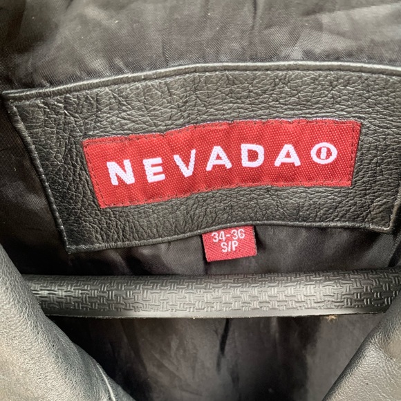 Genuine leather buttoned jacket, brand is Nevada, mens size small - Picture 6 of 7